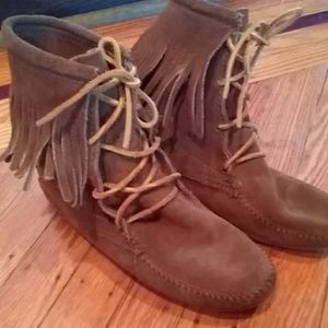 New Brown women's 7 Minnetonka suede lace up boots